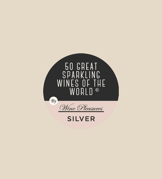 Weinauszeichnug "50 Great Spraking wines of the World by Wine Pleasures - Silver" Logo mit beigem Hintergrund