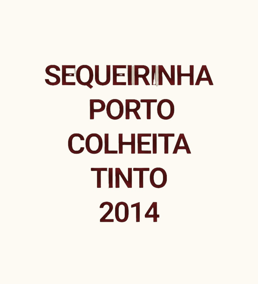Sequeirinha Portwein Colheita Rot 2014 - Flasche mit Etikett vor beigem Hintergrund