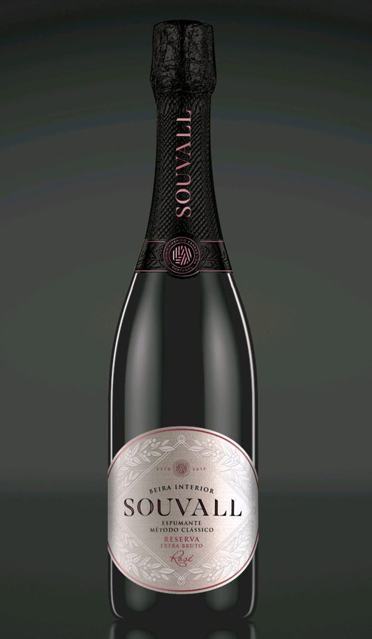 LA Ferraz Souvall Schaumwein Rosé - Flasche mit Etikett vor grünem Hintergrund