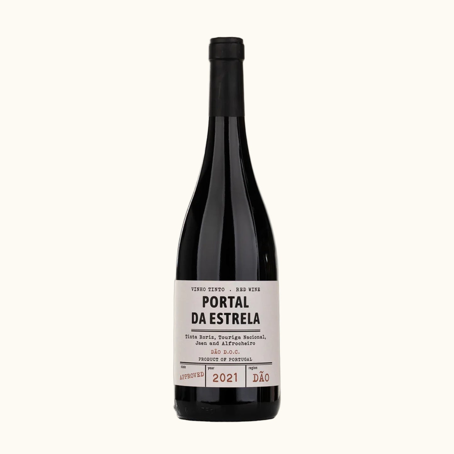 Portal da Estrela 2021 Rotwein - Flasche mit Etikett vor beigem Hintergrund