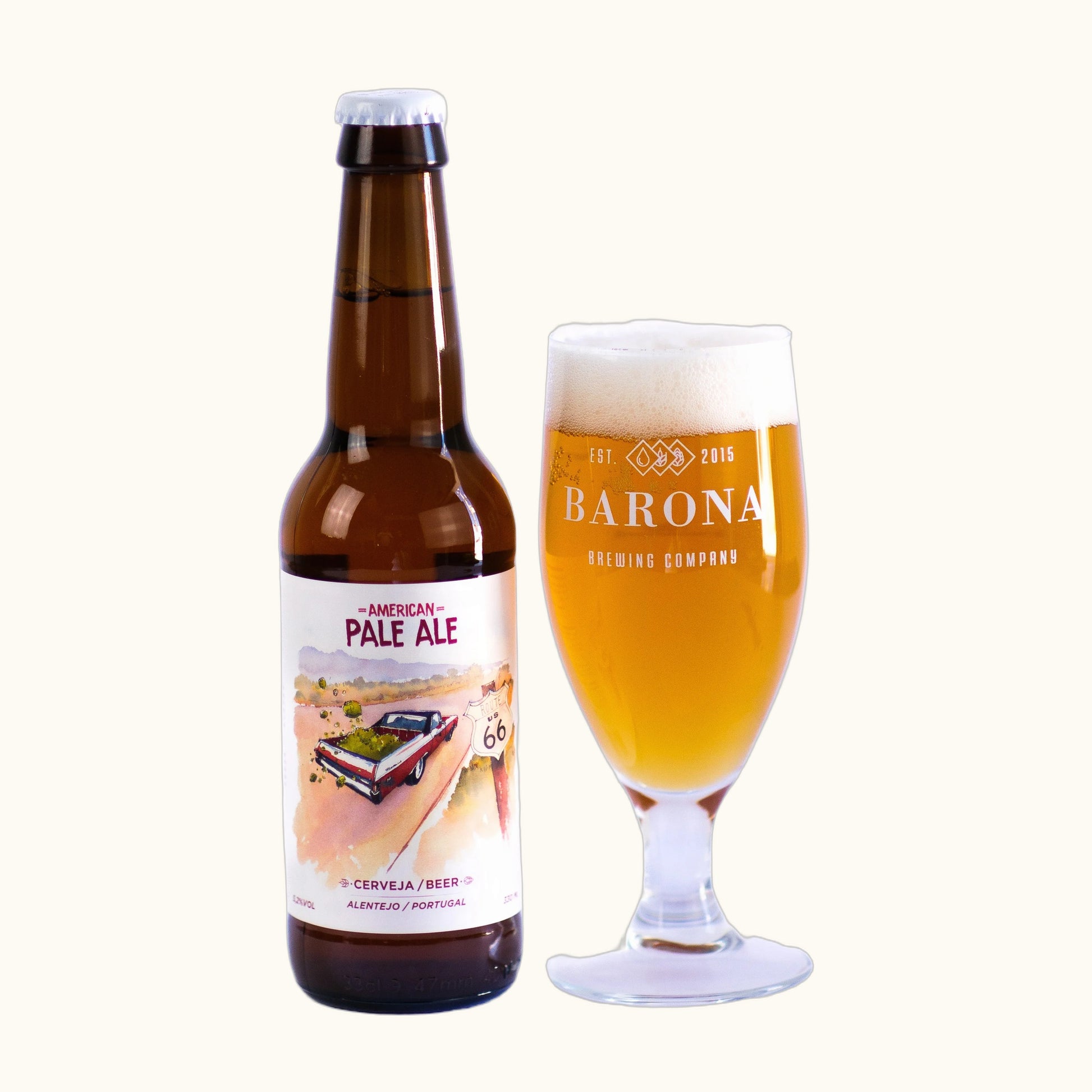 Bier in Flasche, daneben Bier in Barona Glass