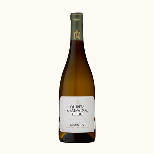 Quinta de S. Salvador da Torre Castanheiros 2023 Grüner Wein - Flasche mit Etikett vor beigem Hintergrund