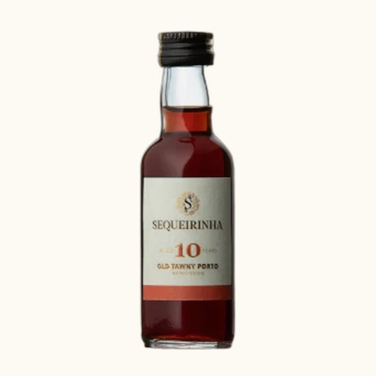 Kleiner Portwein 10 Jährig - Flasche mit Etikett vor beigem Hintergrund