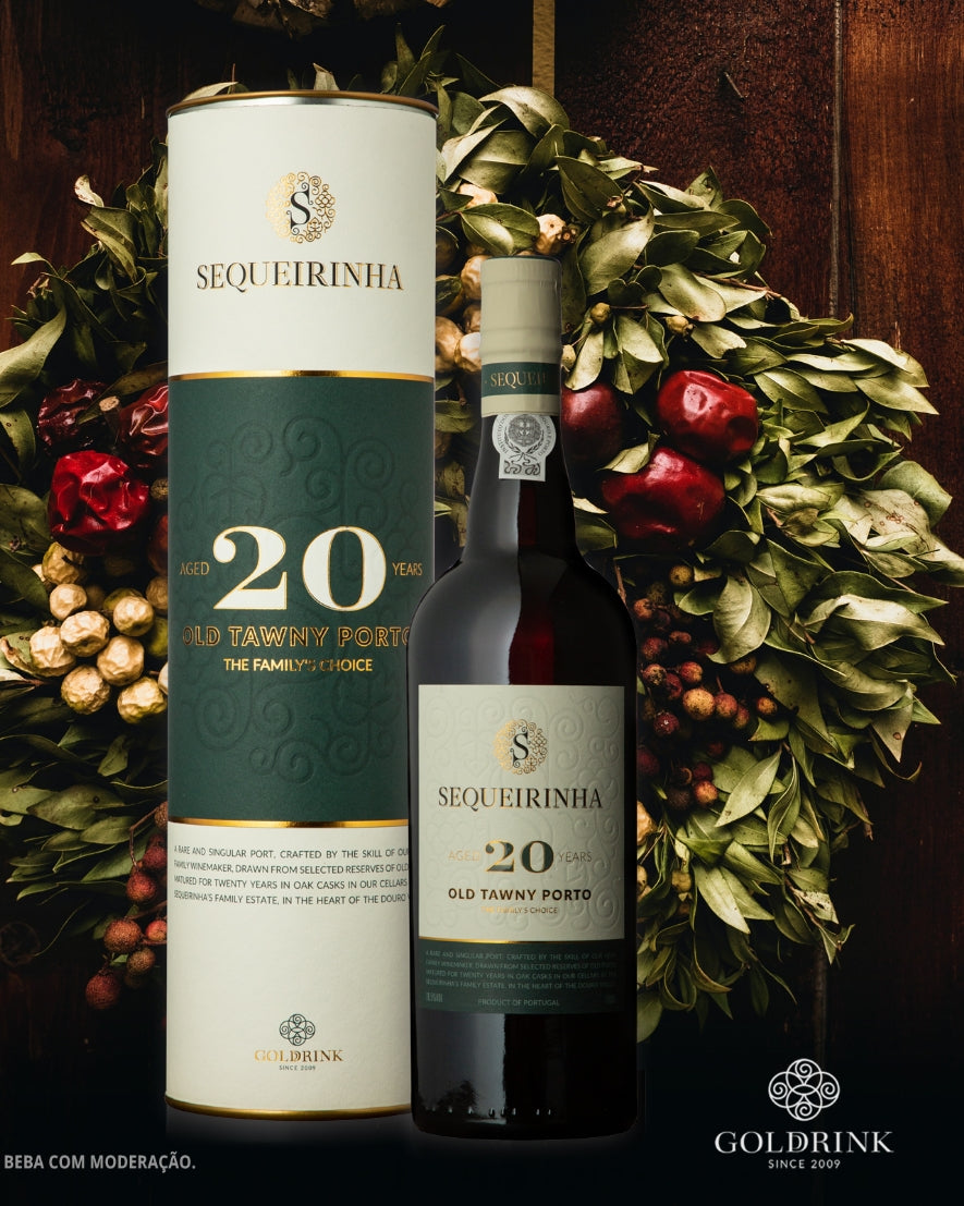 Sequeirinha Tawny 20 Jähriger Portwein mit Kartonverpackung auf Weihnachtlichem Hintergrund
