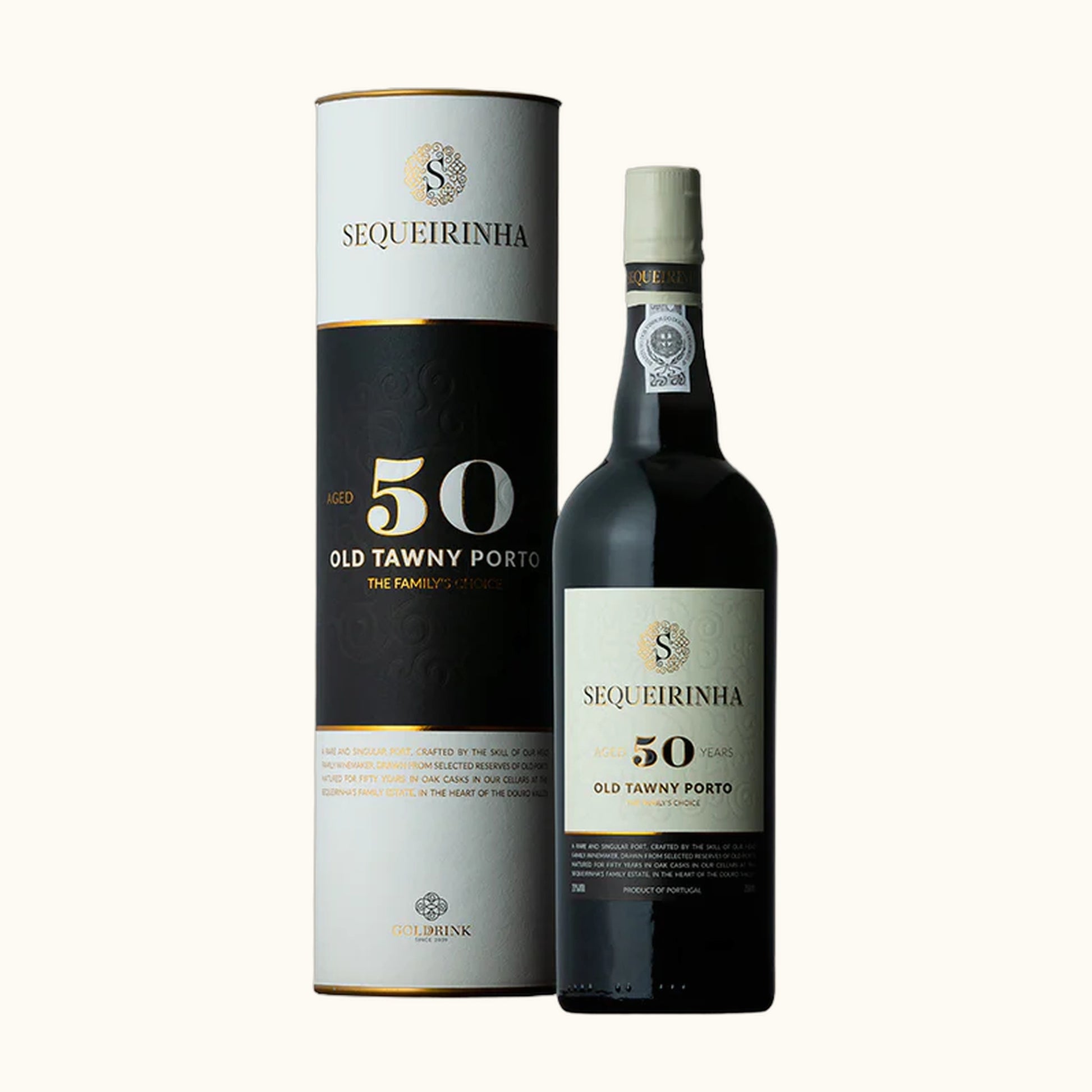 Sequeriniha Tawny 50 Jähriger Portwein Flasche mit Etikett vor beigem Hintergrund mit Kartonverpackung