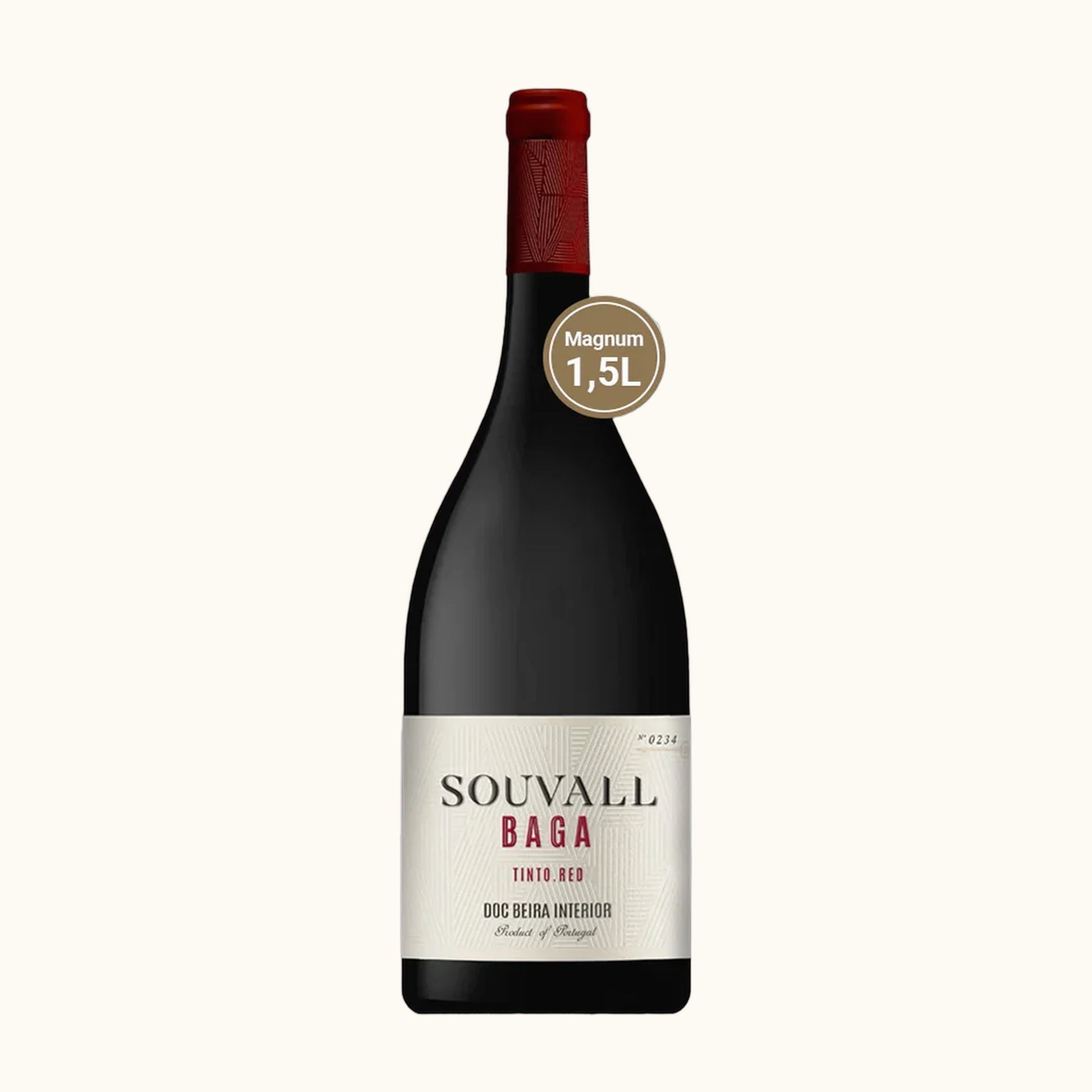 LA Ferraz Souvall Baga 2022 Magnum - Flasche mit Etikett vor beigem Hintergrund
