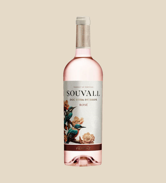 Souvall Rosé 2023 - Flasche mit Etikett vor beigem Hintergrund