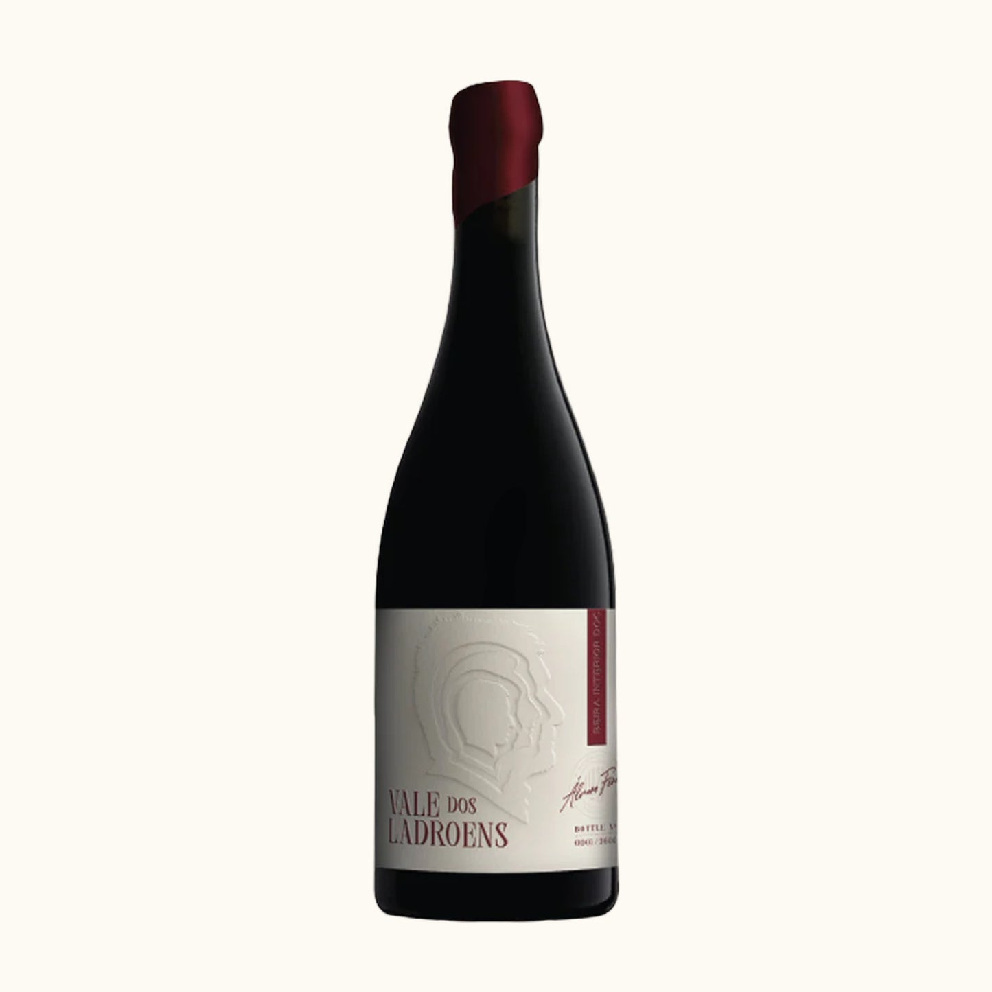 LA Ferraz Vale dos Ladroens 2022 Rotwein - Flasche mit Etikett vor beigem Hintergrund