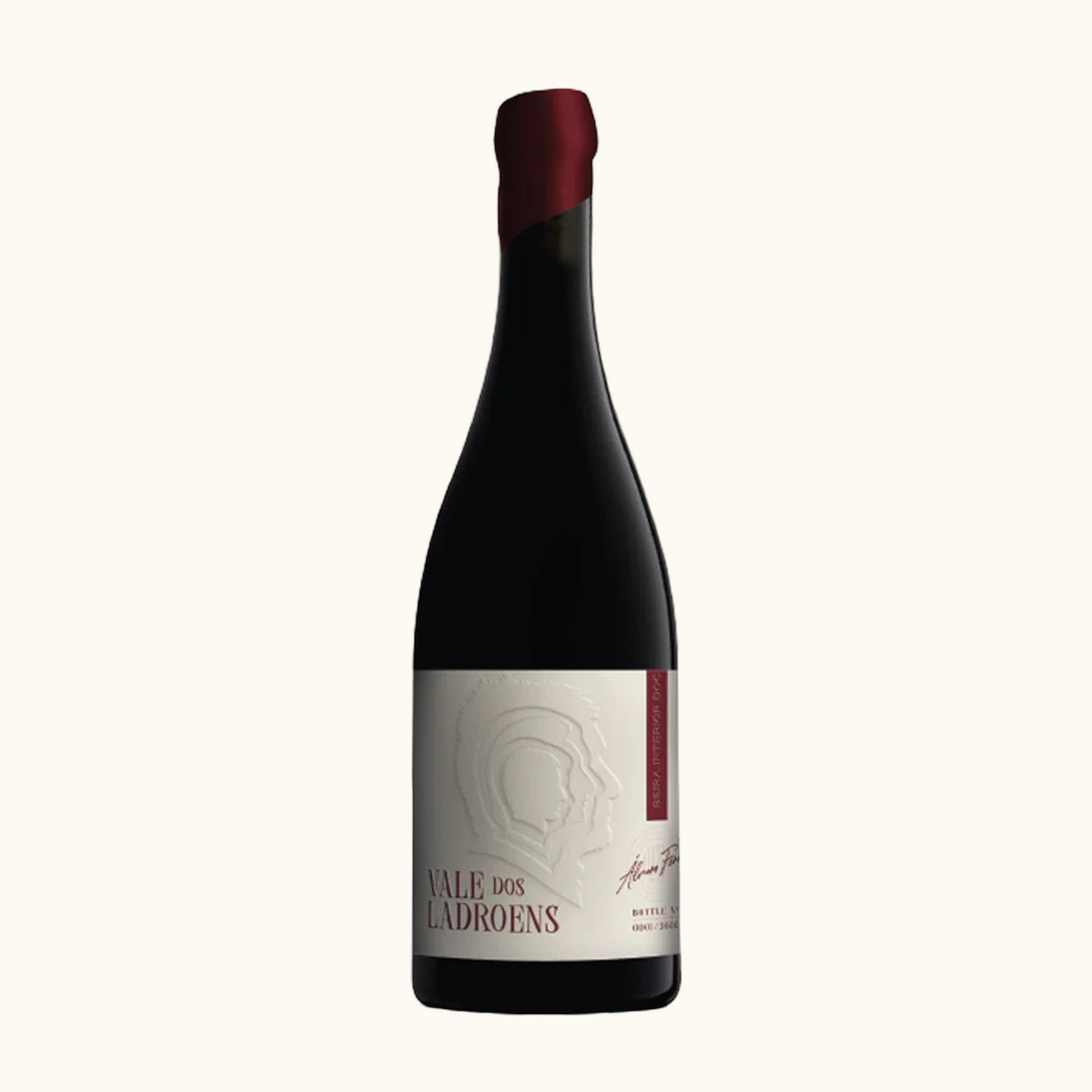 LA Ferraz Vale dos Ladroens 2022 Rotwein - Flasche mit Etikett vor beigem Hintergrund
