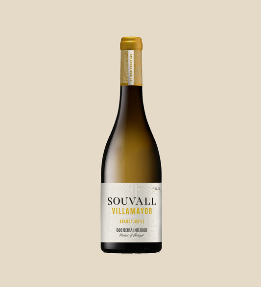 Souvall Villamayor - Flasche mit Etikett vor beigem Hintergrund