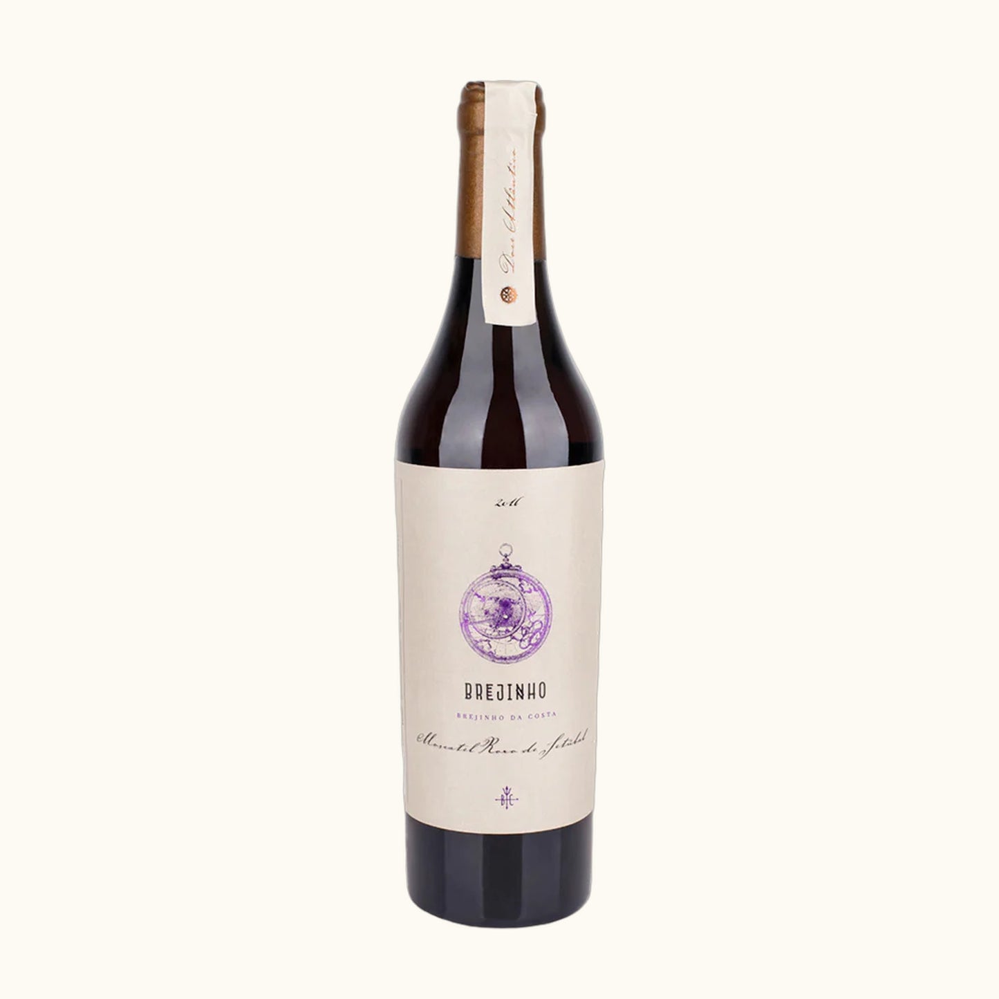 Brejinho Moscatel - Flasche mit Etikett vor beigem Hintergrund