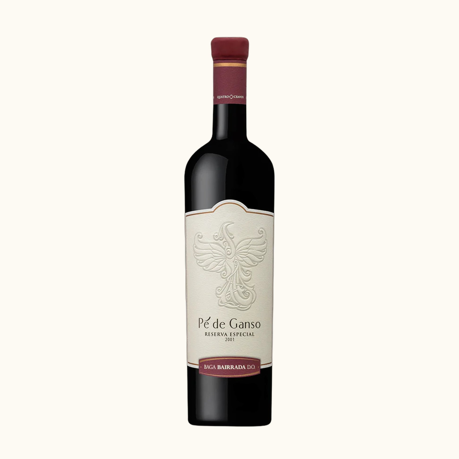 Quatro Cravos Pè de Ganso Rotwein 2001 - Flasche mit Etikett vor weissem Hintergrund