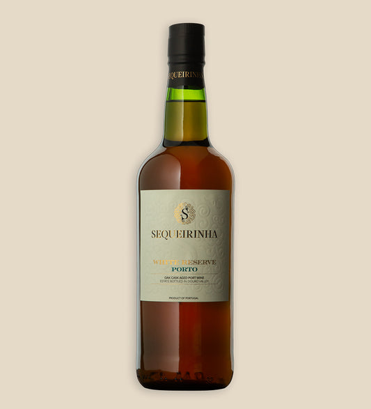 Sequeirinha Portwein Reserva Weiss - Flasche mit Etikett vor weissem Hintergrund